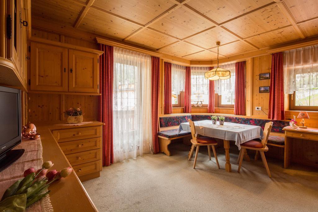 Alpin Apartments Colfosco Quarto foto