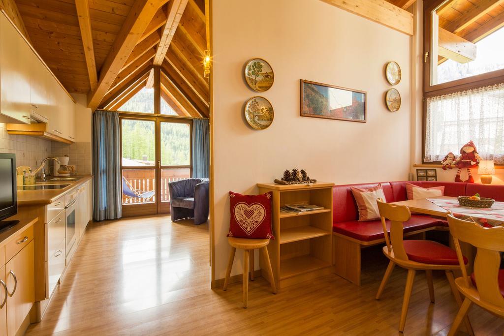 Alpin Apartments Colfosco Quarto foto